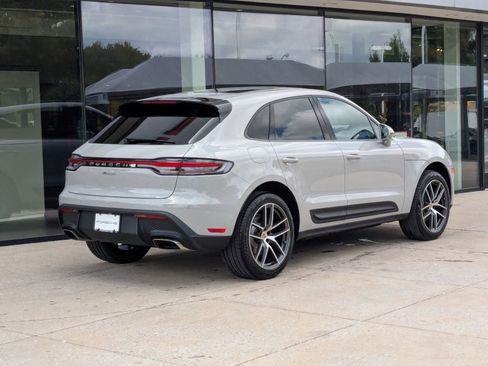 Certified 2025 Porsche Macan image 9