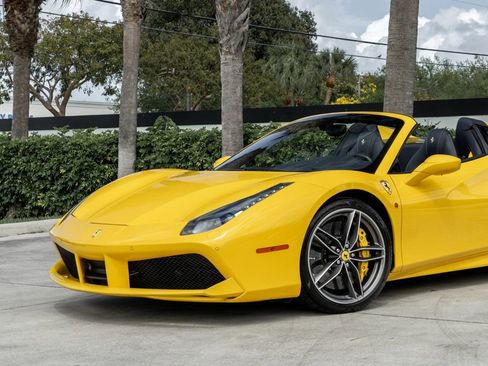 Used 2017 Ferrari 488 Spider image 3