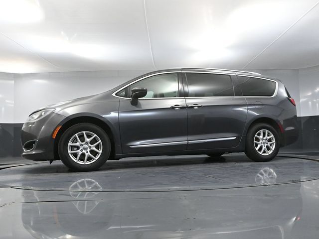 Used 2020 Chrysler Pacifica Touring-L FWD image 42