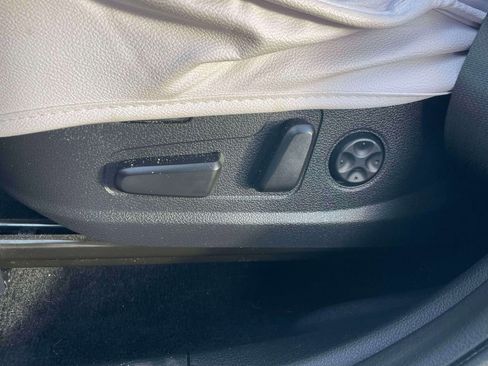 Used 2020 Hyundai Santa Fe Limited image 18