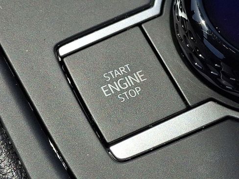 Used 2026 Volkswagen Tiguan SE w/ Panoramic Sunroof Package AWD/4WD image 23