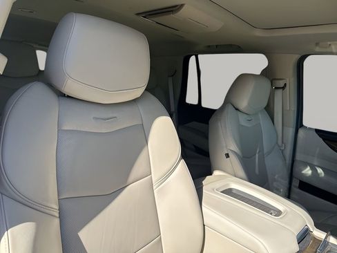 Used 2019 Cadillac Escalade Premium Luxury image 15