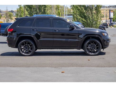 Used 2021 Jeep Grand Cherokee Laredo X AWD/4WD image 3