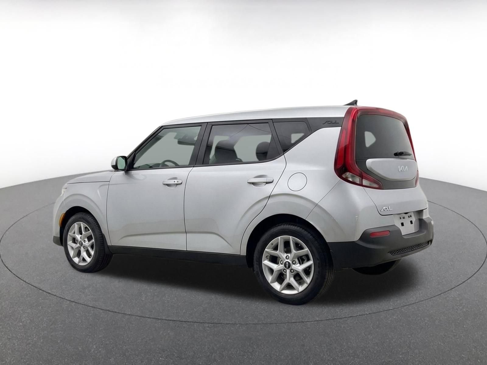 Used 2025 Kia Soul LX w/ LX Technology Package FWD image 6