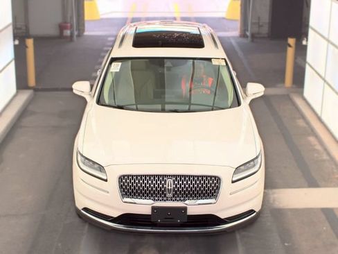 Used 2023 Lincoln Nautilus Reserve AWD/4WD image 2