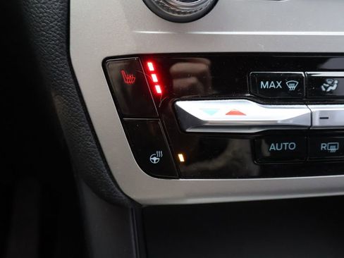 Used 2022 Ford Explorer XLT w/ Equipment Group 202A image 21