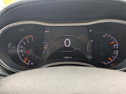 Used 2015 Jeep Grand Cherokee Overland image 30