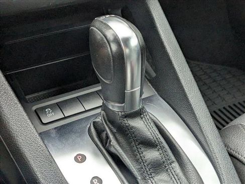 Used 2014 Volkswagen Eos Sport image 12