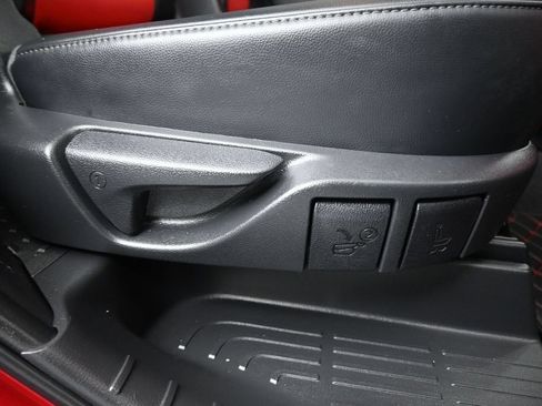 Used 2023 Toyota Highlander XSE FWD image 51