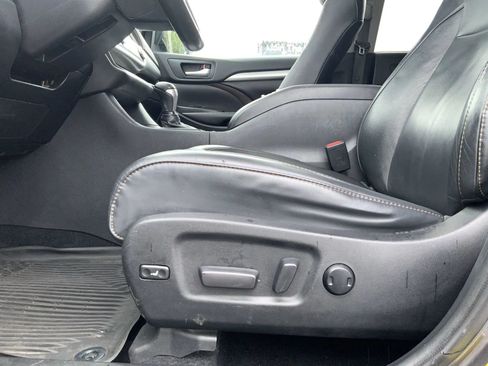 Used 2019 Toyota Highlander XLE AWD/4WD image 13