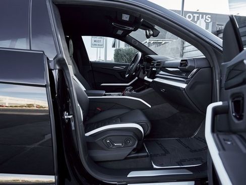 Used 2025 Lamborghini Urus SE image 24