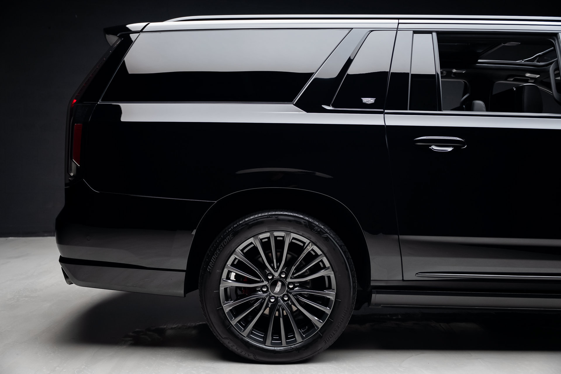 Used 2023 Cadillac Escalade ESV V AWD/4WD image 38