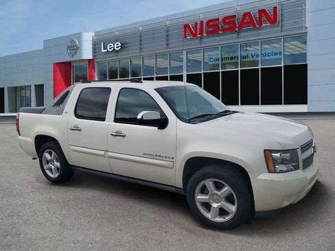 Used 2008 Chevrolet Avalanche LTZ w/ LTZ Preferred Equipment Group AWD/4WD image 1