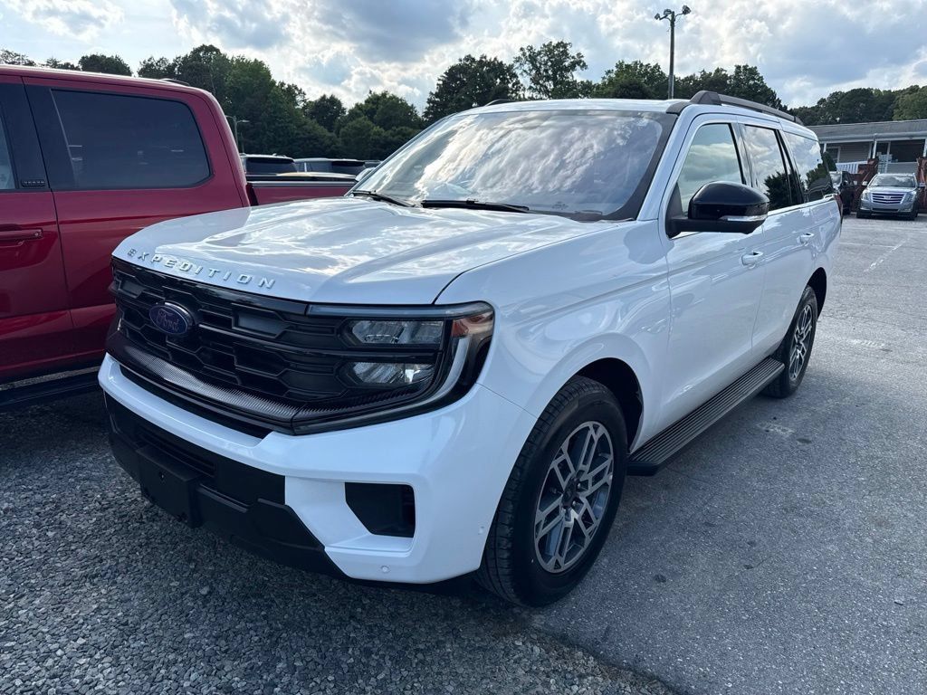 Used 2025 Ford Expedition Active AWD/4WD image 1