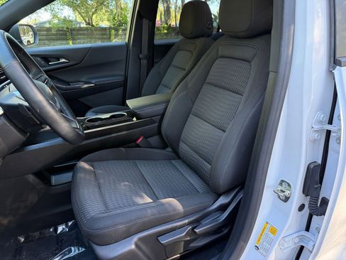 Used 2025 Chevrolet Equinox LT image 30