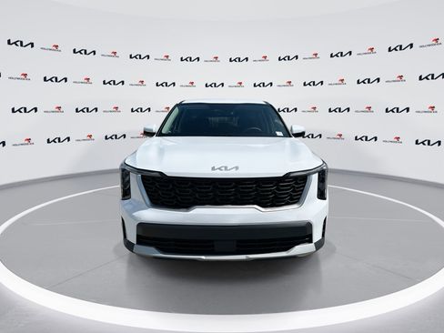 Certified 2025 Kia Sorento LX FWD image 3