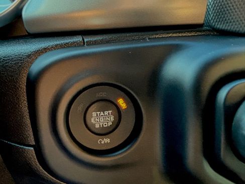 Used 2019 Jeep Wrangler Unlimited Sport S image 25