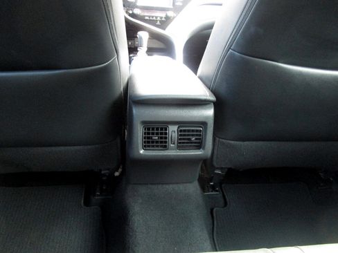 Used 2018 Toyota Camry XSE image 15