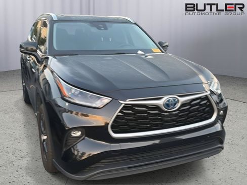 Certified 2021 Toyota Highlander XLE AWD/4WD image 6