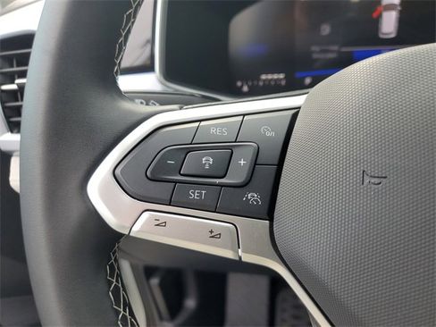 Certified 2025 Volkswagen Taos SE w/ Panoramic Sunroof Package image 27