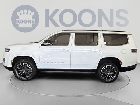 Used 2023 Jeep Grand Wagoneer Series III AWD/4WD image 2