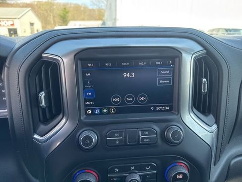 Used 2021 Chevrolet Silverado 1500 LT Trail Boss w/ LPO, Dark Essentials Package AWD/4WD image 2