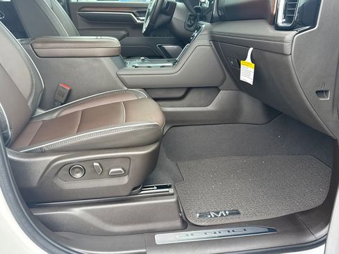 Used 2024 GMC Sierra 2500 Denali w/ Denali Reserve Package image 13