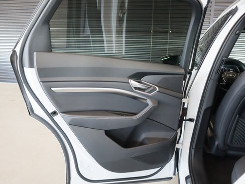 Used 2022 Audi e-tron Premium image 24