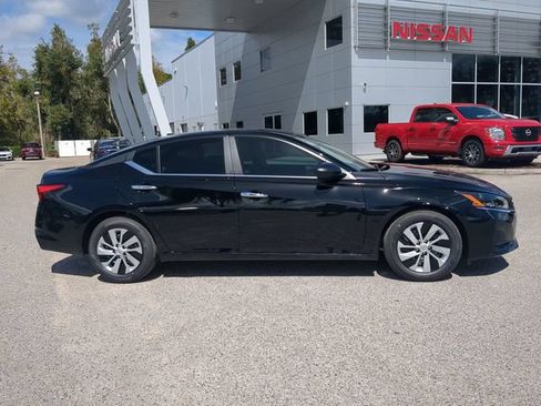 Certified 2025 Nissan Altima 2.5 S FWD image 4