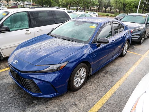 Used 2025 Toyota Camry LE FWD image 3