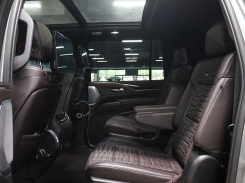 Used 2023 Cadillac Escalade ESV Premium Luxury Platinum AWD/4WD image 15