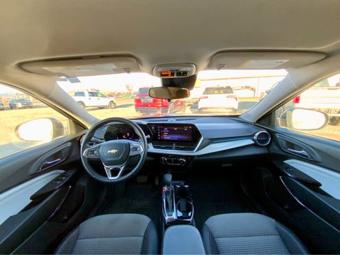 Certified 2025 Chevrolet Trax LT w/ Driver Confidence Package image 26