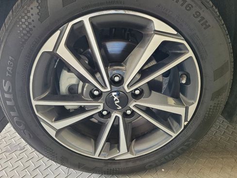 Used 2023 Kia Forte LXS image 31