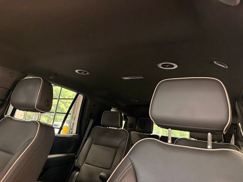 Used 2024 GMC Yukon SLT w/ SLT Luxury Package AWD/4WD image 32