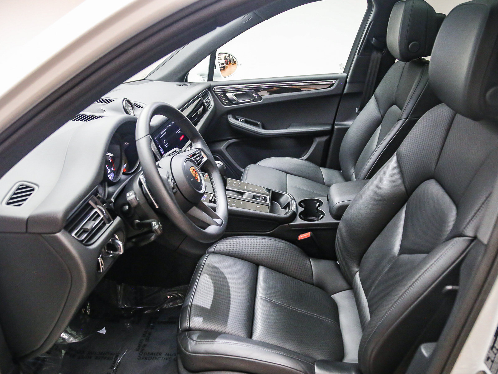 Certified 2026 Porsche Macan AWD/4WD image 22