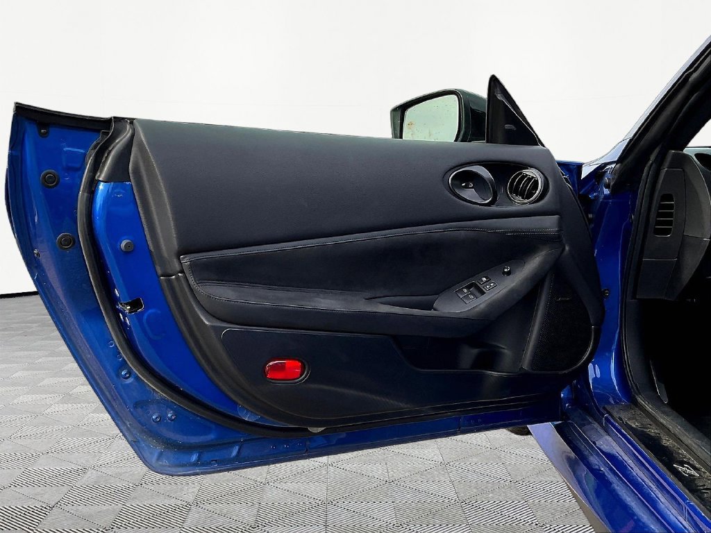 Used 2024 Nissan Z Performance w/ Floor Mat Package RWD image 23