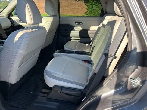 Used 2023 Nissan Pathfinder SL w/ SL Premium Package AWD/4WD image 7
