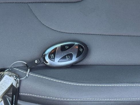 Used 2025 Hyundai Elantra SEL image 23