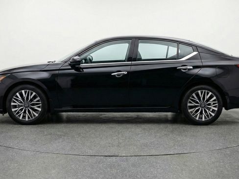 Used 2025 Nissan Altima 2.5 SV image 5