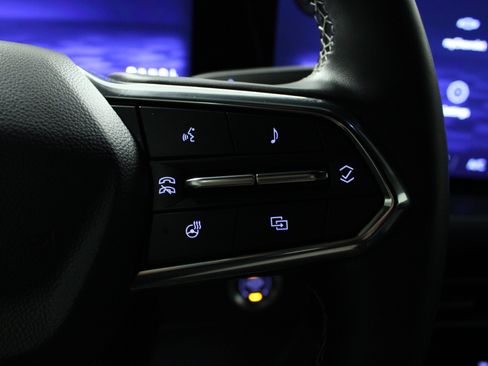 Used 2025 Chevrolet Traverse LT w/ Midnight/Sport Edition FWD image 22