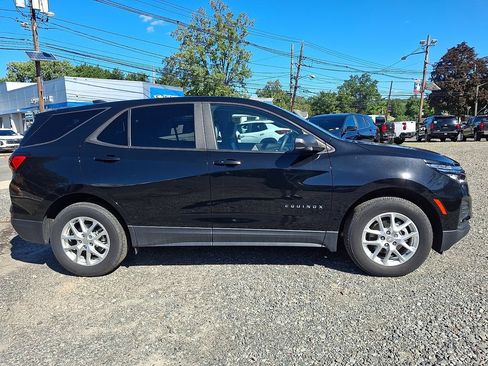 Certified 2024 Chevrolet Equinox LS w/ LS Convenience Package AWD/4WD image 9
