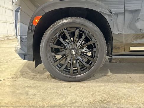 Certified 2022 Cadillac Escalade ESV Premium Luxury w/ Performance Package image 34