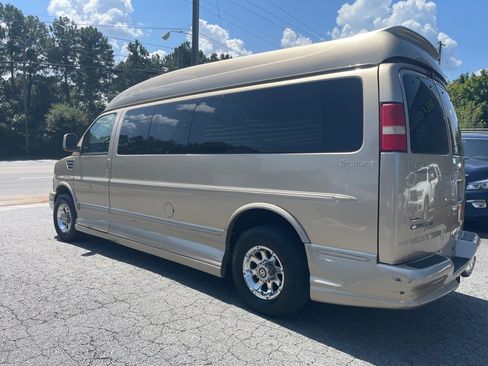 Used 2011 Chevrolet Express 2500 Extended RWD image 10