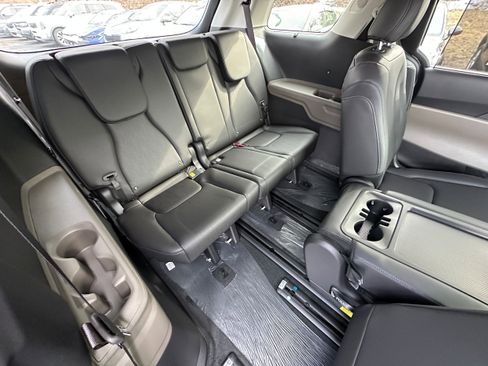 New 2026 Kia Carnival EX image 24