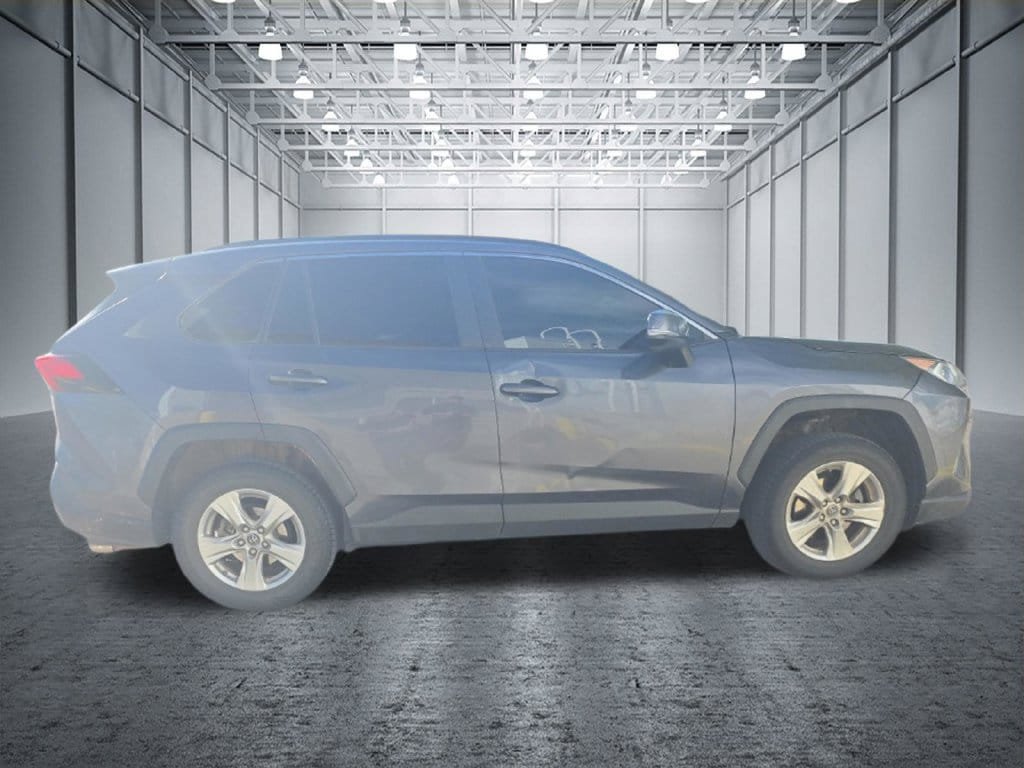 Used 2019 Toyota RAV4 XLE AWD/4WD image 7