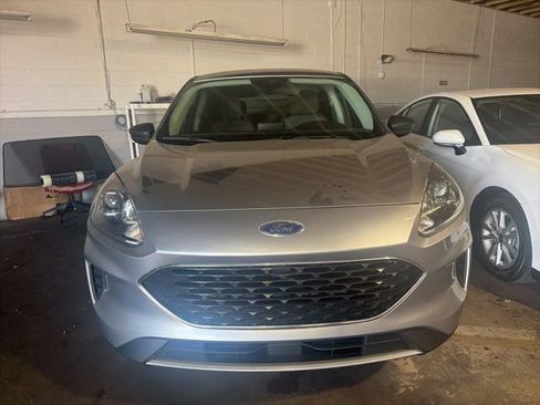 Used 2022 Ford Escape SE AWD/4WD image 2