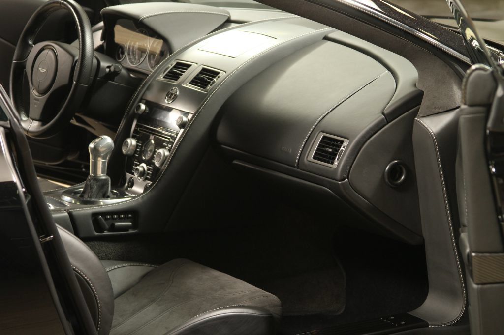 Used 2009 Aston Martin DBS Coupe RWD image 51