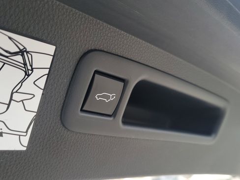 Used 2021 Toyota Highlander Platinum image 9