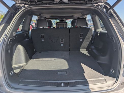 Used 2023 Jeep Grand Cherokee Altitude image 12