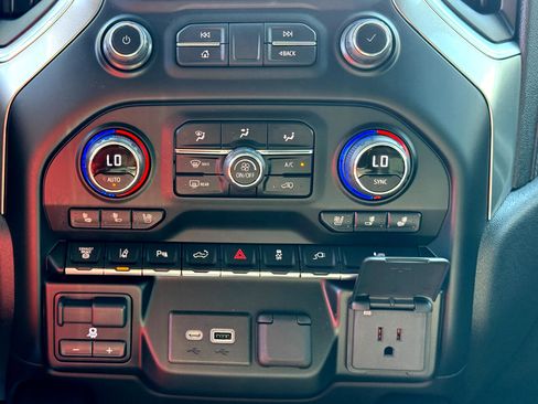 Used 2022 Chevrolet Silverado 2500 LTZ w/ LTZ Plus Package image 27